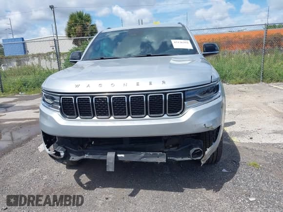 ✅ 2024 Jeep Wagoneer Series II • VIN: 1C4SJUBP5RS116769 • Lot: 43136394. Wystawiony na IAAI z przebiegiem 14 327 mil. Bezpłatny archiwum sprzedaży aukcyjnych z USA i szczegółowy raport historii pojazdu na DreamBid. Zdjęcie 12.