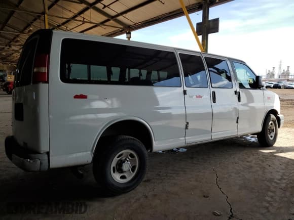 ✅ 2010 Chevrolet Express Passenger LT • VIN: 1GA2G1DG6A1103011 • Lot: 51946695. Wystawiony na Copart z przebiegiem 299 210 mil. Bezpłatny archiwum sprzedaży aukcyjnych z USA i szczegółowy raport historii pojazdu na DreamBid. Zdjęcie 3.