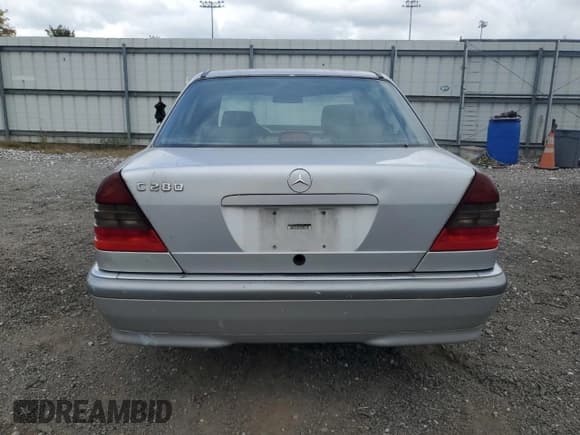 ✅ 1999 Mercedes-Benz C 230/260/280/320 • VIN: WDBHA29G9XA762824 • Lot: 71302034. Wystawiony na Copart z przebiegiem Nie podano. Bezpłatny archiwum sprzedaży aukcyjnych z USA i szczegółowy raport historii pojazdu na DreamBid. Zdjęcie 6.
