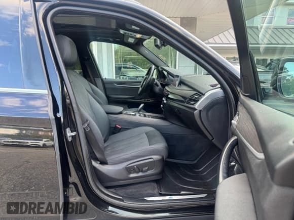 ✅ 2017 BMW X5 xDrive40e • VIN: 5UXKT0C34H0S81610 • Lot: 91910465. Wystawiony na Copart z przebiegiem 126 919 mil. Bezpłatny archiwum sprzedaży aukcyjnych z USA i szczegółowy raport historii pojazdu na DreamBid. Zdjęcie 5.