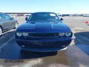 ✅ 2013 Dodge Challenger R/T Classic • VIN: 2C3CDYBT5DH611493 • Lot: 42227574. Wystawiony na IAAI z przebiegiem 76 907 mil. Bezpłatny archiwum sprzedaży aukcyjnych z USA i szczegółowy raport historii pojazdu na DreamBid. Zdjęcie 12.