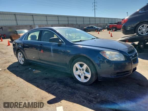 2011 Chevrolet Malibu 1LS z VIN 1G1ZB5E16BF220266, wystawiony jako Copart lot #84942085 z przebiegiem 216 547 mil mil oraz Szkoda całkowita • Salvage title. Historia ofert i sprzedaży dostępna na DreamBid. Obrazek 4.