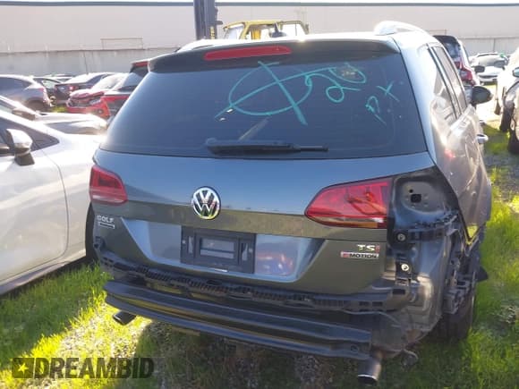 ✅ 2017 Volkswagen Golf S • VIN: 3VWH17AU6HM522728 • Lot: 43641462. Listed on IAAI with 92,397 mi. Free auction sales archive from the USA and detailed vehicle history report at DreamBid. Image 17.