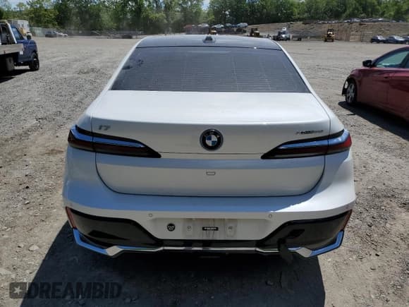 ✅ 2023 BMW i7 xDrive60 • VIN: WBY53EJ04PCL55236 • Lot: 57027815. Listed on Copart with 21,299 mi. Free auction sales archive from the USA and detailed vehicle history report at DreamBid. Image 6.