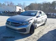 ✅ 2024 Volkswagen Jetta SE • VIN: 3VWEM7BU2RM049744 • Lot: 43810031. Wystawiony na IAAI z przebiegiem 29 107 mil. Bezpłatny archiwum sprzedaży aukcyjnych z USA i szczegółowy raport historii pojazdu na DreamBid. Zdjęcie 2.