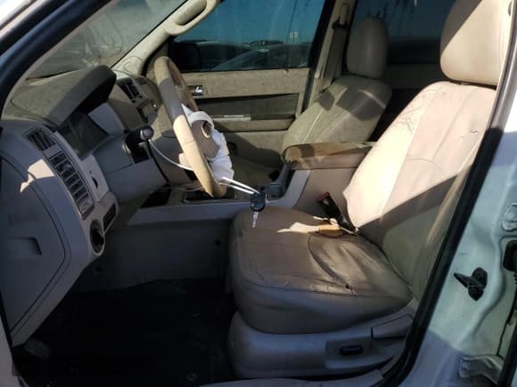 ✅ 2011 Mercury Mariner • VIN: 4M2CN8B73BKJ04913 • Lot: 88345615. Listed on Copart with 215,124 mi. Free auction sales archive from the USA and detailed vehicle history report at DreamBid. Image 7.