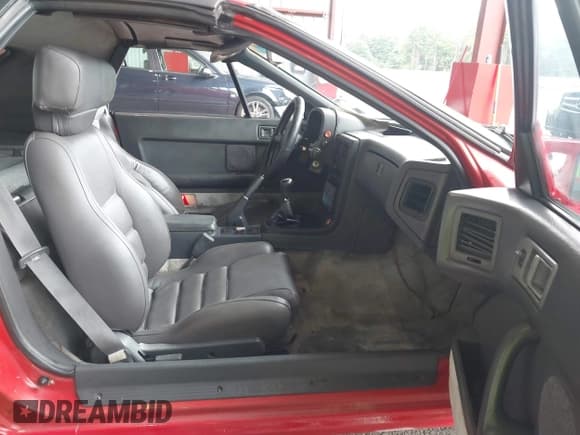 ✅ 1988 Mazda RX-7 • VIN: JM1FC3514J0103380 • Lot: 42894812. Wystawiony na IAAI z przebiegiem 141 959 mil. Bezpłatny archiwum sprzedaży aukcyjnych z USA i szczegółowy raport historii pojazdu na DreamBid. Zdjęcie 5.