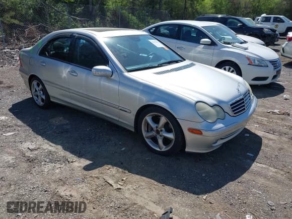 ✅ 2004 Mercedes-Benz C 230 Kompressor • VIN: WDBRF40J74F525595 • Lot: 41878522. Wystawiony na IAAI z przebiegiem 190 995 mil. Bezpłatny archiwum sprzedaży aukcyjnych z USA i szczegółowy raport historii pojazdu na DreamBid. Zdjęcie 1.