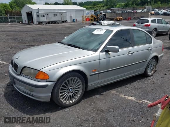 ✅ 2001 BMW 3 Series 330i • VIN: WBAAV53491FJ63811 • Лот: 42429455. Опубликован ранее на IAAI с пробегом 154 963 миль. Бесплатный доступ к архиву аукционных продаж из США и подробный отчёт об истории автомобиля на DreamBid. Изображение 2.