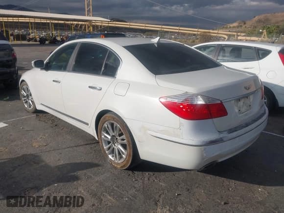 ✅ 2009 Hyundai Genesis • VIN: KMHGC46F09U047104 • Лот: 43701541. Опубликован ранее на IAAI с пробегом 222 231 миль. Бесплатный доступ к архиву аукционных продаж из США и подробный отчёт об истории автомобиля на DreamBid. Изображение 3.