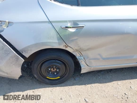 ✅ 2017 Hyundai Elantra SE • VIN: 5NPD84LF6HH060784 • Lot: 42586352. Listed on IAAI with 121,372 mi. Free auction sales archive from the USA and detailed vehicle history report at DreamBid. Image 6.