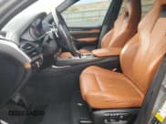 ✅ 2015 BMW X5 M • VIN: 5YMKT6C54F0C89252 • Lot: 81781995. Wystawiony na Copart z przebiegiem Nie podano. Bezpłatny archiwum sprzedaży aukcyjnych z USA i szczegółowy raport historii pojazdu na DreamBid. Zdjęcie 7.