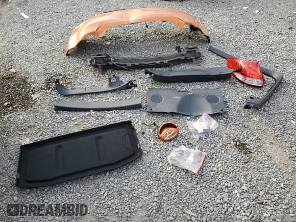 ✅ 2016 Hyundai Veloster • VIN: KMHTC6AD4GU275989 • Lot: 87920755. Wystawiony na Copart z przebiegiem 90 277 mil. Bezpłatny archiwum sprzedaży aukcyjnych z USA i szczegółowy raport historii pojazdu na DreamBid. Zdjęcie 12.