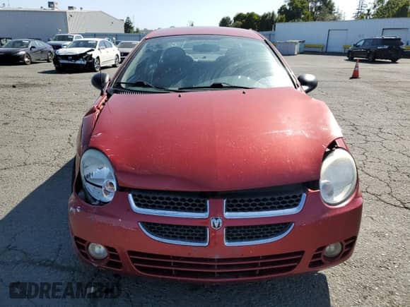 2004 Dodge Neon SXT z VIN 1B3ES56C04D611421, wystawiony jako Copart lot #59736725 z przebiegiem 131 406 mil mil oraz Szkoda całkowita • Salvage title. Historia ofert i sprzedaży dostępna na DreamBid. Obrazek 5.