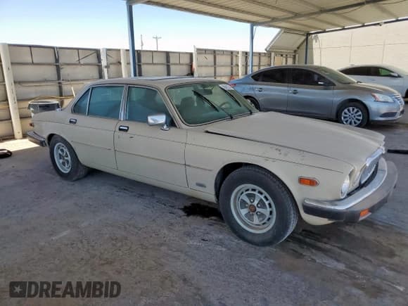 ✅ 1985 Jaguar XJ • VIN: SAJAV1343FC415087 • Лот: 59682245. Опубликован ранее на Copart с пробегом 145 950 миль. Бесплатный доступ к архиву аукционных продаж из США и подробный отчёт об истории автомобиля на DreamBid. Изображение 4.