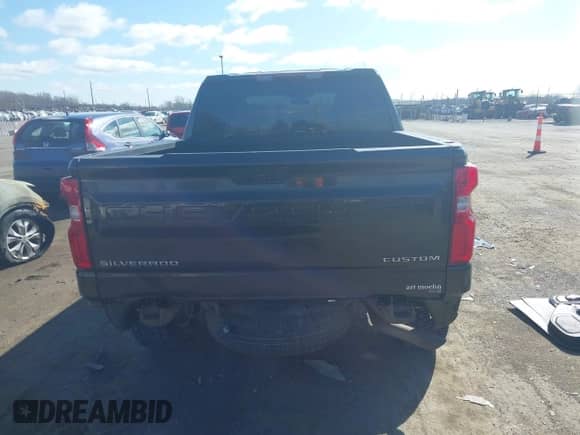 2021 Chevrolet Silverado 1500 Custom с VIN 1GCPYBEK3MZ200028, выставлен на аукционе IAAI как лот 41983618 с пробегом 98 111 миль миль и . История ставок и продаж доступна на DreamBid. Изображение 16.