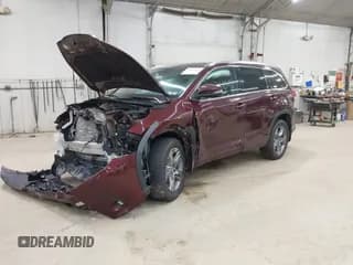 ✅ 2019 Toyota Highlander Limited Platinum • VIN: 5TDDZRFH5KS964702 • Lot: 43324069. Wystawiony na IAAI z przebiegiem 53 279 mil. Bezpłatny archiwum sprzedaży aukcyjnych z USA i szczegółowy raport historii pojazdu na DreamBid. Zdjęcie 2.