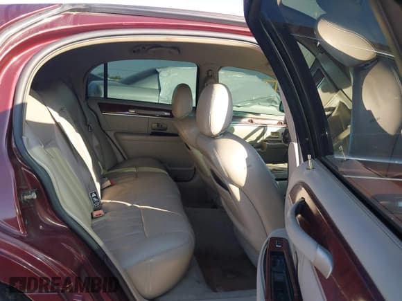 ✅ 2003 Lincoln Town Car Executive • VIN: 1LNHM81W83Y670986 • Lot: 43500551. Listed on IAAI with 149,680 mi. Free auction sales archive from the USA and detailed vehicle history report at DreamBid. Image 8.