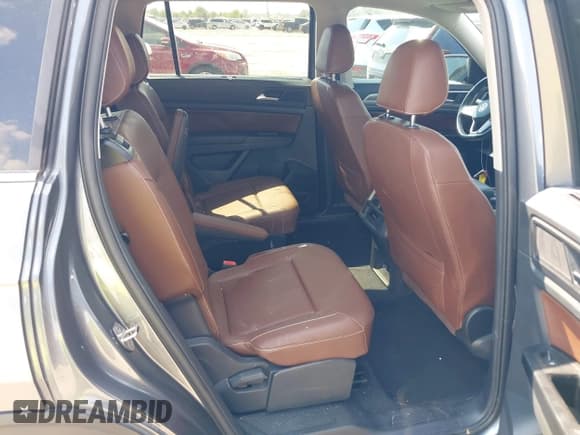 ✅ 2021 Volkswagen Atlas SEL • VIN: 1V2ER2CA1MC531433 • Lot: 43347185. Wystawiony na IAAI z przebiegiem 56 705 mil. Bezpłatny archiwum sprzedaży aukcyjnych z USA i szczegółowy raport historii pojazdu na DreamBid. Zdjęcie 8.