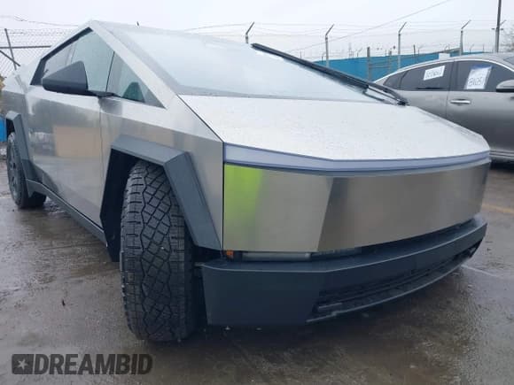 ✅ 2025 Tesla Cybertruck • VIN: 7G2CEHED8SA059806 • Lot: 41706116. Listed on IAAI with 212 mi. Free auction sales archive from the USA and detailed vehicle history report at DreamBid. Image 1.