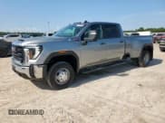 ✅ 2024 GMC Sierra 3500HD Pro • VIN: 1GT49SEY8RF434646 • Lot: 67009255. Wystawiony na Copart z przebiegiem 13 727 mil. Bezpłatny archiwum sprzedaży aukcyjnych z USA i szczegółowy raport historii pojazdu na DreamBid. Zdjęcie 1.