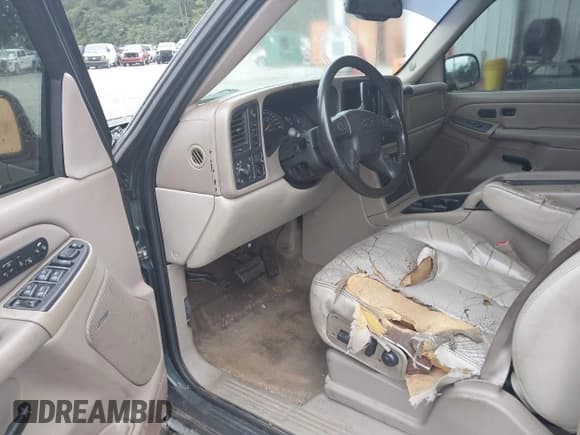 ✅ 2004 Chevrolet Tahoe LT • VIN: 1GNEK13Z74R183809 • Lot: 43424085. Listed on IAAI with 320,987 mi. Free auction sales archive from the USA and detailed vehicle history report at DreamBid. Image 5.