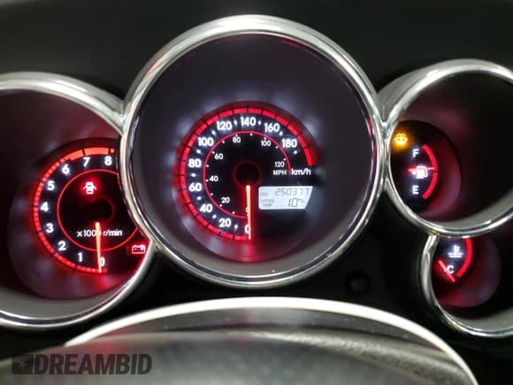 ✅ 2006 Toyota Matrix XR • VIN: 2T1KR32E66C605731 • Лот: 90784405. Опубликован ранее на Copart с пробегом 250 377 миль. Бесплатный доступ к архиву аукционных продаж из США и подробный отчёт об истории автомобиля на DreamBid. Изображение 9.