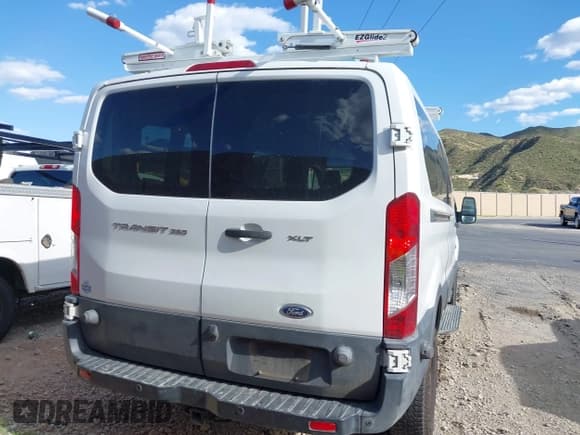 ✅ 2017 Ford Transit XL • VIN: 1FBZX2YM2HKB05049 • Lot: 41966567. Wystawiony na IAAI z przebiegiem Nie podano. Bezpłatny archiwum sprzedaży aukcyjnych z USA i szczegółowy raport historii pojazdu na DreamBid. Zdjęcie 16.