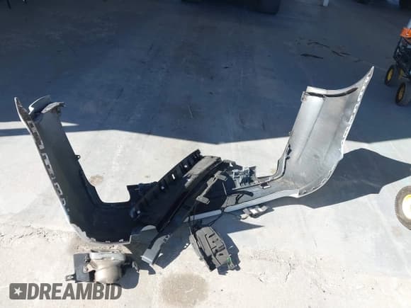 ✅ 2013 Mercedes-Benz E 350 Luxury • VIN: WDDHF8JB6DA680430 • Lot: 41837189. Listed on IAAI with 83,492 mi. Free auction sales archive from the USA and detailed vehicle history report at DreamBid. Image 12.