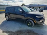 ✅ 2020 Kia Soul LX • VIN: KNDJ23AU8L7080791 • Лот: 91612485. Опубликован ранее на Copart с пробегом 97 370 миль. Бесплатный доступ к архиву аукционных продаж из США и подробный отчёт об истории автомобиля на DreamBid. Изображение 4.