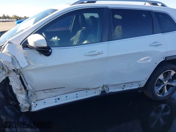 ✅ 2019 Jeep Cherokee Limited • VIN: 1C4PJLDX7KD286333 • Лот: 43466350. Опубликован ранее на IAAI с пробегом 119 905 миль. Бесплатный доступ к архиву аукционных продаж из США и подробный отчёт об истории автомобиля на DreamBid. Изображение 18.