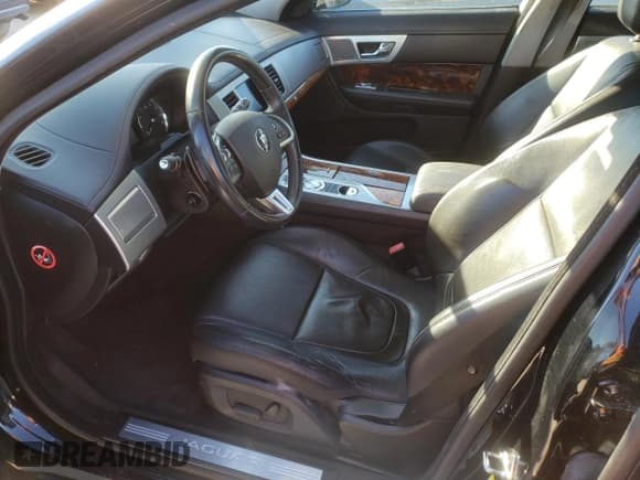 ✅ 2015 Jaguar XF T Premium • VIN: SAJWA0FS0FPU62589 • Lot: 71518922. Wystawiony na Copart z przebiegiem Nie podano. Bezpłatny archiwum sprzedaży aukcyjnych z USA i szczegółowy raport historii pojazdu na DreamBid. Zdjęcie 7.