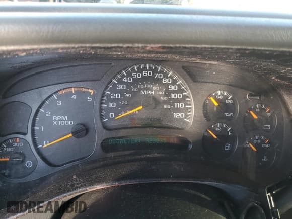 ✅ 2003 Chevrolet Silverado 2500HD LT • VIN: 1GCHK29193E284840 • Lot: 83631644. Wystawiony na Copart z przebiegiem 323 035 mil. Bezpłatny archiwum sprzedaży aukcyjnych z USA i szczegółowy raport historii pojazdu na DreamBid. Zdjęcie 9.