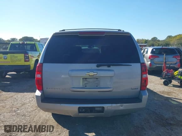 ✅ 2007 Chevrolet Suburban LTZ • VIN: 1GNFK16387J190556 • Lot: 43680994. Listed on IAAI with 264,904 mi. Free auction sales archive from the USA and detailed vehicle history report at DreamBid. Image 16.