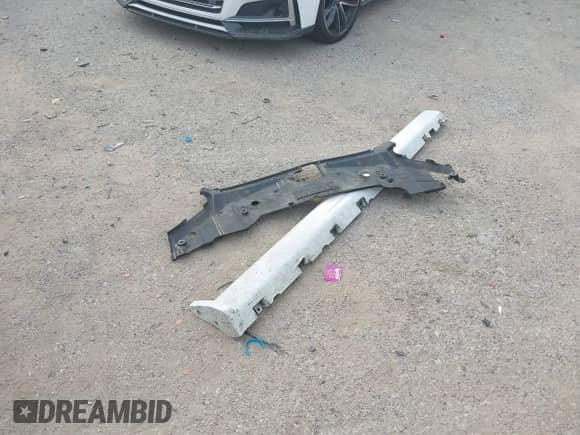 2014 Ford Mustang V6 с VIN 1ZVBP8EM6E5320297, выставлен на аукционе IAAI как лот 43146690 с пробегом 160 174 миль миль и . История ставок и продаж доступна на DreamBid. Изображение 12.