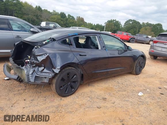 ✅ 2024 Tesla Model 3 Long Range • VIN: 5YJ3E1EBXRF808725 • Lot: 43236356. Wystawiony na IAAI z przebiegiem 25 255 mil. Bezpłatny archiwum sprzedaży aukcyjnych z USA i szczegółowy raport historii pojazdu na DreamBid. Zdjęcie 4.