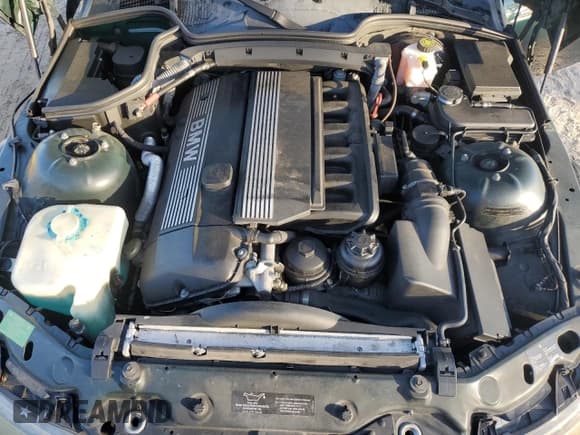 ✅ 2000 BMW Z3 2.5 • VIN: 4USCH9342YLG03581 • Lot: 75429884. Wystawiony na Copart z przebiegiem 122 439 mil. Bezpłatny archiwum sprzedaży aukcyjnych z USA i szczegółowy raport historii pojazdu na DreamBid. Zdjęcie 11.