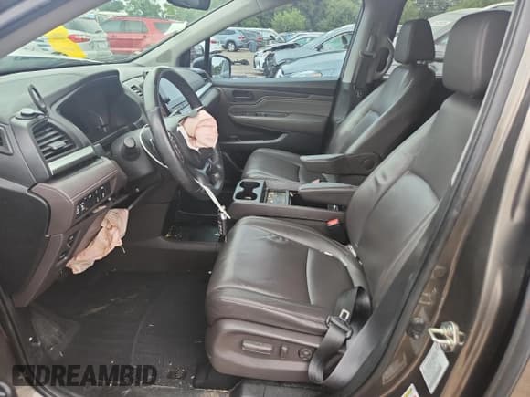 ✅ 2020 Honda Odyssey Touring • VIN: 5FNRL6H80LB040158 • Lot: 68511075. Listed on Copart with 111,416 mi. Free auction sales archive from the USA and detailed vehicle history report at DreamBid. Image 7.