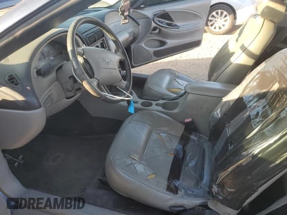 ✅ 2001 Ford Mustang Deluxe • VIN: 1FAFP44431F130921 • Lot: 91164215. Listed on Copart with 105,073 mi. Free auction sales archive from the USA and detailed vehicle history report at DreamBid. Image 7.