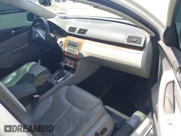 ✅ 2006 Volkswagen Passat 3.6L V6 • VIN: WVWEU73C96P161648 • Lot: 42754470. Listed on IAAI with 228,948 mi. Free auction sales archive from the USA and detailed vehicle history report at DreamBid. Image 5.