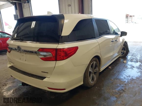 ✅ 2018 Honda Odyssey Touring • VIN: 5FNRL6H84JB020671 • Lot: 42409316. Wystawiony na IAAI z przebiegiem 81 747 mil. Bezpłatny archiwum sprzedaży aukcyjnych z USA i szczegółowy raport historii pojazdu na DreamBid. Zdjęcie 4.