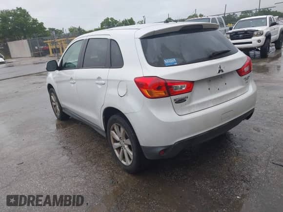 2015 Mitsubishi Outlander ES с VIN 4A4AP3AW7FE044571, выставлен на аукционе IAAI как лот 42235565 с пробегом 142 163 миль миль и . История ставок и продаж доступна на DreamBid. Изображение 3.