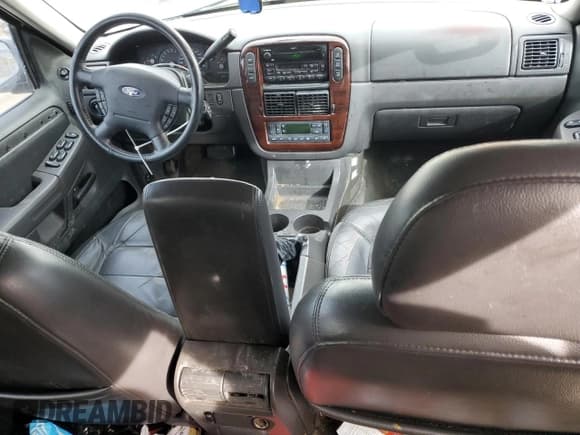 ✅ 2003 Ford Explorer Limited • VIN: 1FMZU75W73ZA10408 • Lot: 68181285. Wystawiony na Copart z przebiegiem 212 341 mil. Bezpłatny archiwum sprzedaży aukcyjnych z USA i szczegółowy raport historii pojazdu na DreamBid. Zdjęcie 8.