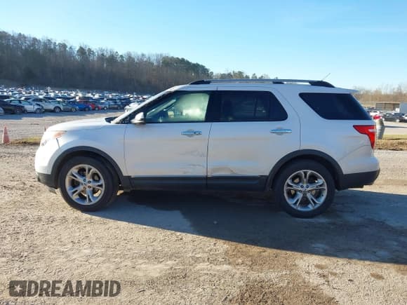 ✅ 2011 Ford Explorer Limited • VIN: 1FMHK8F89BGA36090 • Lot: 41590209. Wystawiony na IAAI z przebiegiem 205 566 mil. Bezpłatny archiwum sprzedaży aukcyjnych z USA i szczegółowy raport historii pojazdu na DreamBid. Zdjęcie 14.