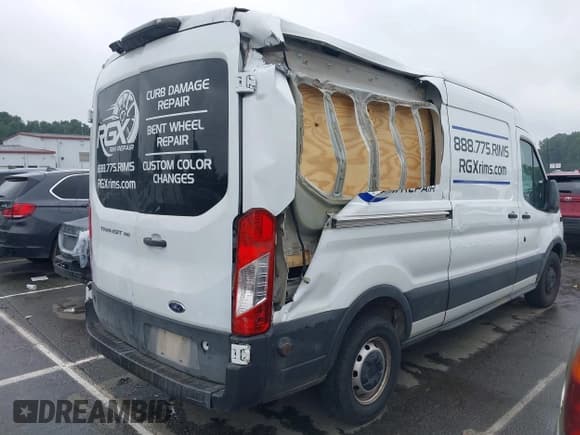 ✅ 2019 Ford Transit • VIN: 1FTYE2CM8KKA18316 • Lot: 42919408. Wystawiony na IAAI z przebiegiem 226 989 mil. Bezpłatny archiwum sprzedaży aukcyjnych z USA i szczegółowy raport historii pojazdu na DreamBid. Zdjęcie 4.