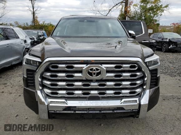 ✅ 2025 Toyota Tundra 1794 Edition • VIN: 5TFMA5DB5SX271783 • Lot: 90078695. Wystawiony na Copart z przebiegiem 11 800 mil. Bezpłatny archiwum sprzedaży aukcyjnych z USA i szczegółowy raport historii pojazdu na DreamBid. Zdjęcie 5.