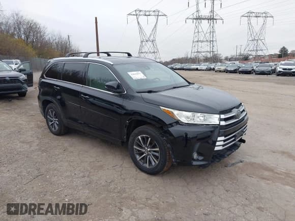 ✅ 2017 Toyota Highlander XLE • VIN: 5TDJZRFH2HS469580 • Lot: 43843833. Listed on IAAI with 120,451 mi. Free auction sales archive from the USA and detailed vehicle history report at DreamBid. Image 1.