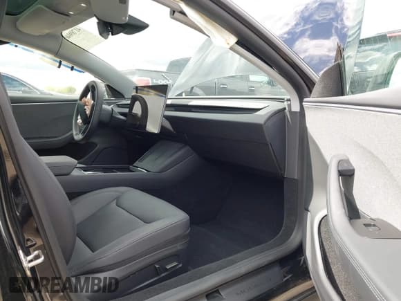 ✅ 2024 Tesla Model 3 • VIN: 5YJ3E1EA1RF831561 • Lot: 41789046. Wystawiony na IAAI z przebiegiem 13 603 mil. Bezpłatny archiwum sprzedaży aukcyjnych z USA i szczegółowy raport historii pojazdu na DreamBid. Zdjęcie 5.