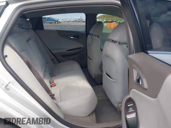 2018 Chevrolet Malibu LS z VIN 1G1ZC5ST9JF253327, wystawiony jako IAAI lot #43193628 z przebiegiem 53 935 mil mil oraz . Historia ofert i sprzedaży dostępna na DreamBid. Obrazek 8.