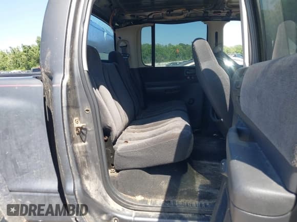 ✅ 2003 Dodge Dakota Sport • VIN: 1D7HG38X03S289266 • Lot: 42276419. Wystawiony na IAAI z przebiegiem 232 616 mil. Bezpłatny archiwum sprzedaży aukcyjnych z USA i szczegółowy raport historii pojazdu na DreamBid. Zdjęcie 8.